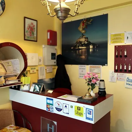 Logis Et Restaurant La Tour Brette بونتورسون