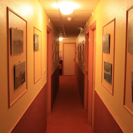 Logis Et Restaurant La Tour Brette 2* بونتورسون