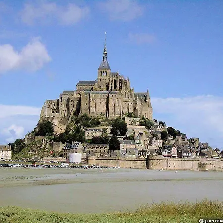 Logis Et Restaurant La Tour Brette 2*