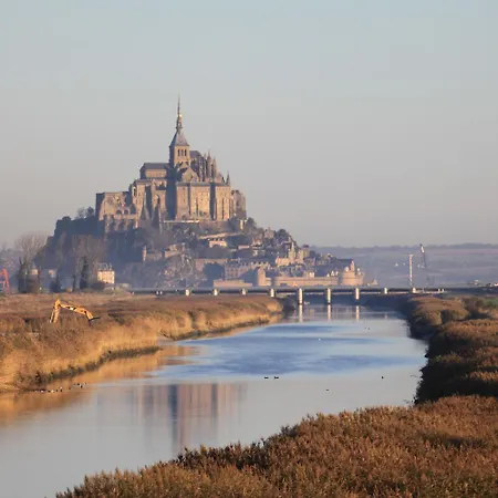 Logis Et Restaurant La Tour Brette 2*