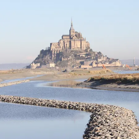 Logis Et Restaurant La Tour Brette Pontorson