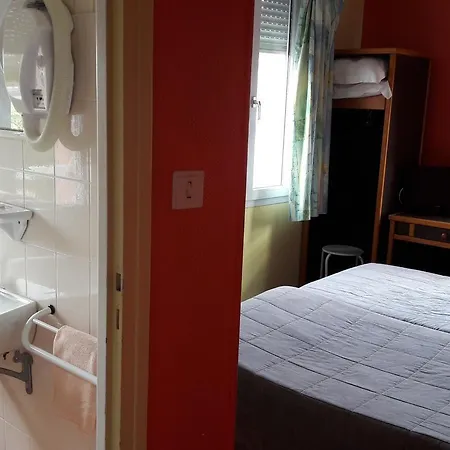 Logis Et Restaurant La Tour Brette