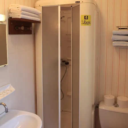 Hotel Logis Et Restaurant La Tour Brette