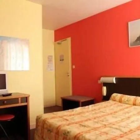 Logis Et Restaurant La Tour Brette 2* بونتورسون