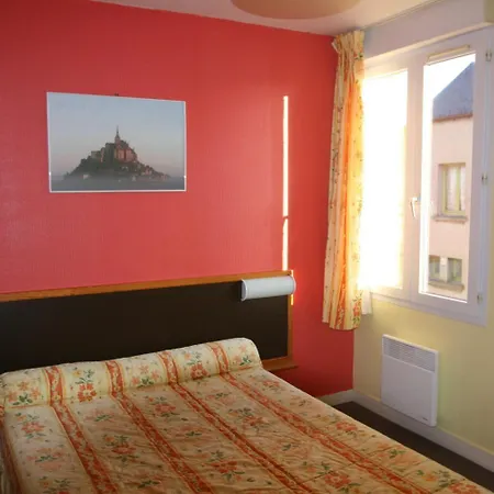 Hotel Logis Et Restaurant La Tour Brette 2*