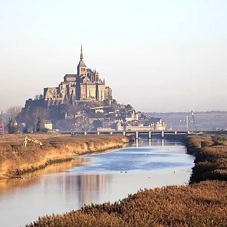 Szálloda Logis Et Restaurant La Tour Brette Pontorson