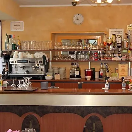 Logis Et Restaurant La Tour Brette Hotel Pontorson