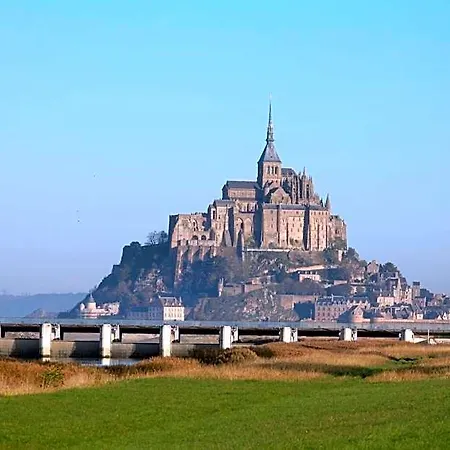 Logis Et Restaurant La Tour Brette Pontorson