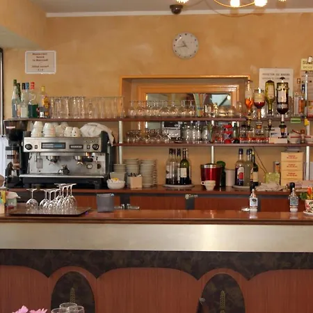 Logis Et Restaurant La Tour Brette