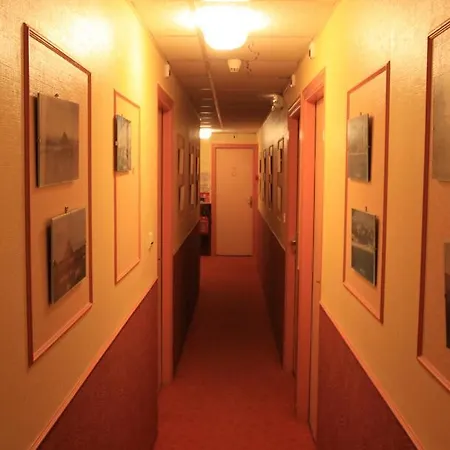 Logis Et Restaurant La Tour Brette Hotel 2*