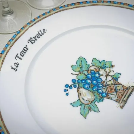 Logis Et Restaurant La Tour Brette Hotel