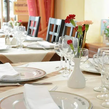 Hotell Logis Et Restaurant La Tour Brette