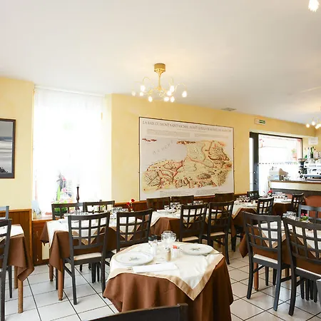 Logis Et Restaurant La Tour Brette Hotell Pontorson