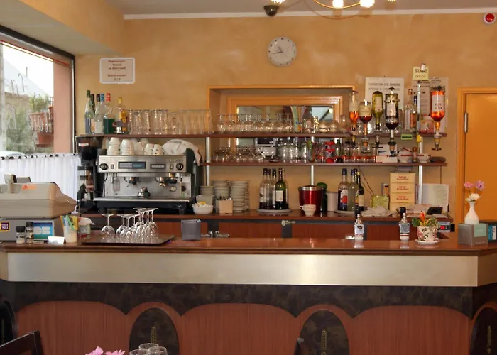 Logis Et Restaurant La Tour Brette Понторсон