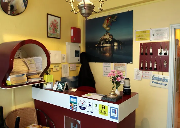 Logis Et Restaurant La Tour Brette Pontorson