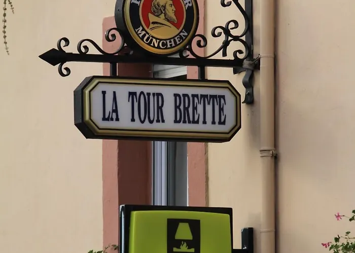 Logis Et Restaurant La Tour Brette Отель