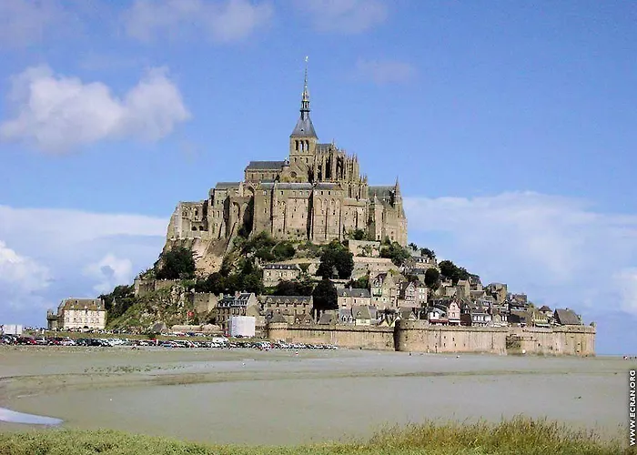 Logis Et Restaurant La Tour Brette 2*