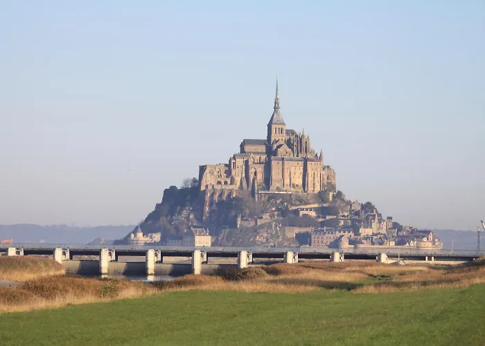 Hotel Logis Et Restaurant La Tour Brette