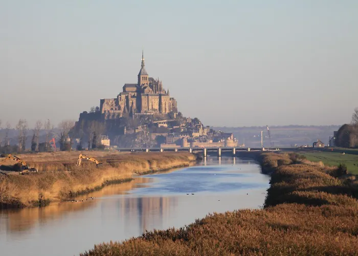 Logis Et Restaurant La Tour Brette 2*
