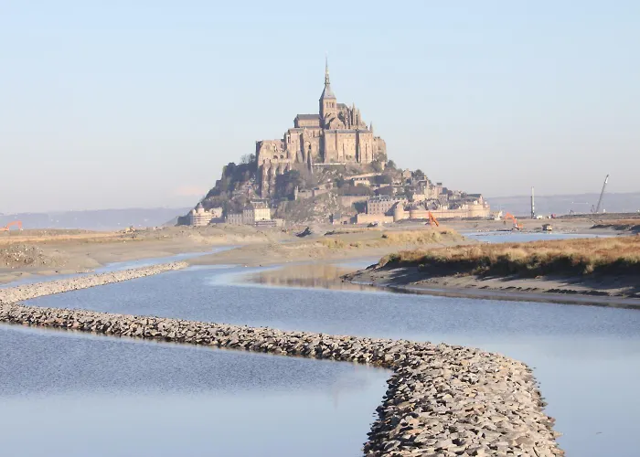 Logis Et Restaurant La Tour Brette Pontorson