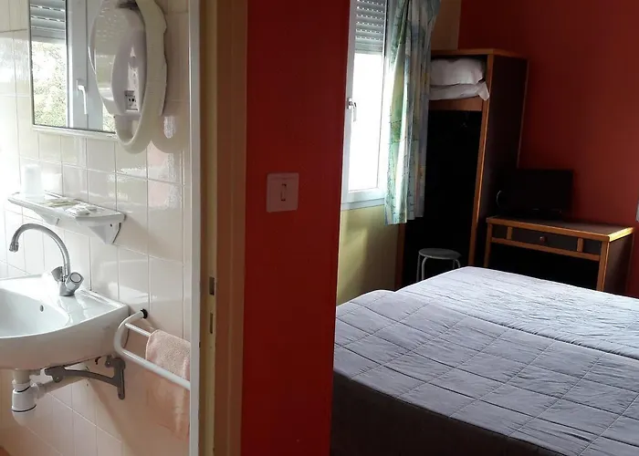 Logis Et Restaurant La Tour Brette