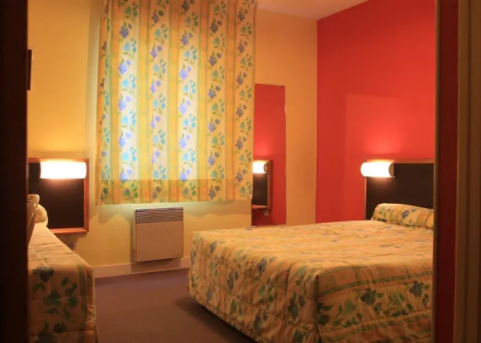 Отель Logis Et Restaurant La Tour Brette 2*