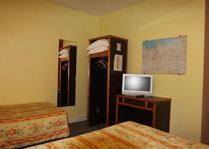 Logis Et Restaurant La Tour Brette 2*