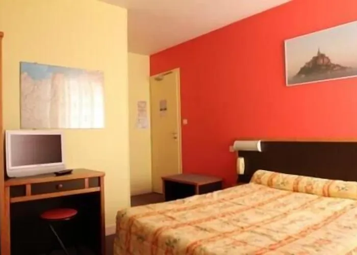 Logis Et Restaurant La Tour Brette 2* Понторсон