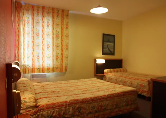 Logis Et Restaurant La Tour Brette Отель 2*