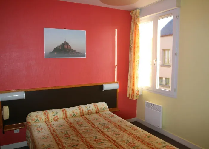 Отель Logis Et Restaurant La Tour Brette 2*