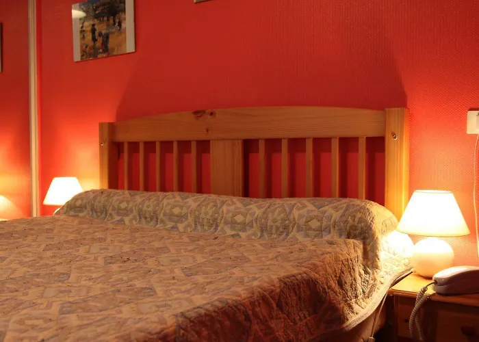 Отель Logis Et Restaurant La Tour Brette Понторсон