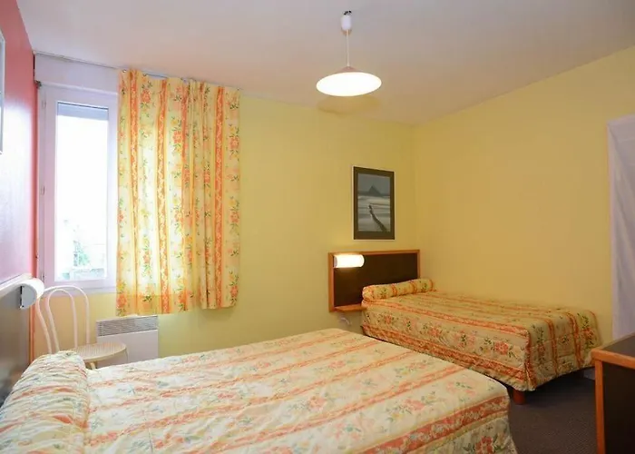 Logis Et Restaurant La Tour Brette Pontorson