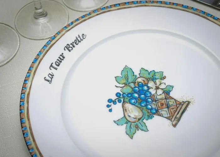 Logis Et Restaurant La Tour Brette Hotel