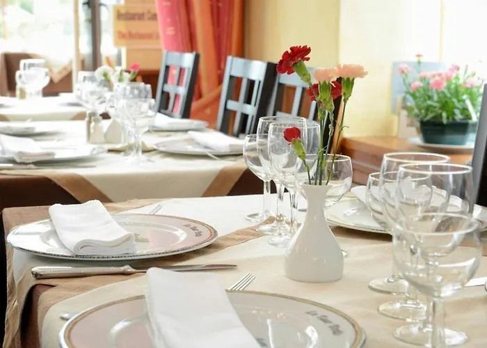 Hotel Logis Et Restaurant La Tour Brette