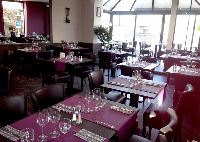 Logis Et Restaurant La Tour Brette