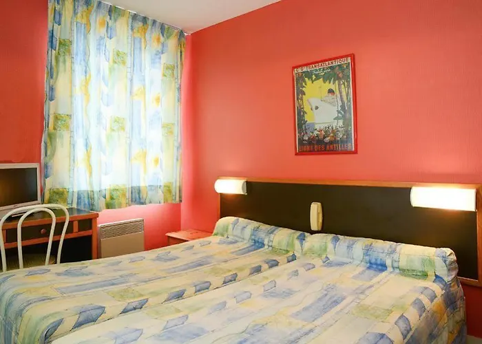 Logis Et Restaurant La Tour Brette Отель